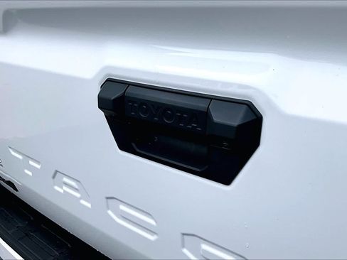Certified 2024 Toyota Tacoma TRD Off-Road AWD/4WD image 31