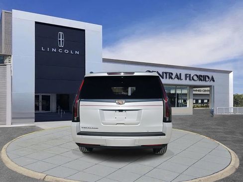 Used 2018 Cadillac Escalade Luxury image 9