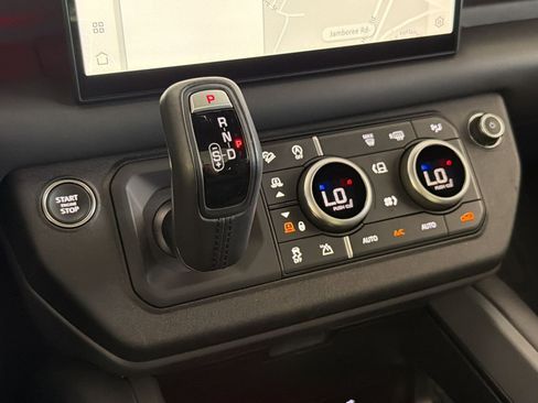 Certified 2025 Land Rover Defender 130 X-Dynamic SE AWD/4WD image 19