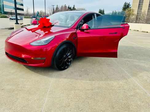 Used 2024 Tesla Model Y Performance image 32