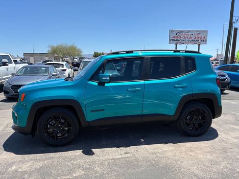 Used 2020 Jeep Renegade Altitude w/ UConnect 8.4 Nav Group FWD image 4