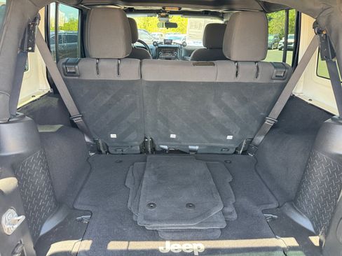 Used 2017 Jeep Wrangler Unlimited Sport AWD/4WD image 34