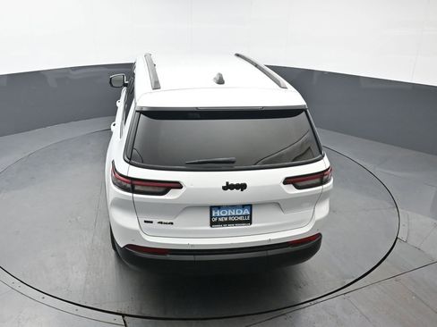 Used 2023 Jeep Grand Cherokee L Laredo image 34