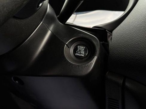 Used 2017 Jeep Renegade Latitude w/ Popular Equipment Group image 11