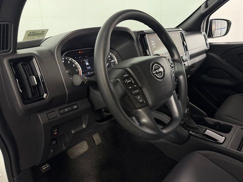 Used 2026 Nissan Frontier SV w/ Tow Package RWD image 13