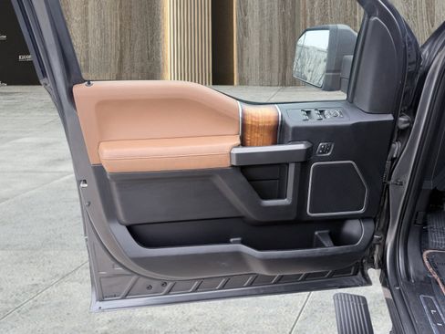 Used 2016 Ford F150 Limited image 24