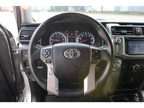 Used 2016 Toyota 4Runner SR5 Premium image 18