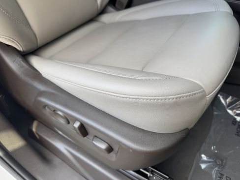 Used 2023 Chevrolet Tahoe Z71 w/ Luxury Package image 22