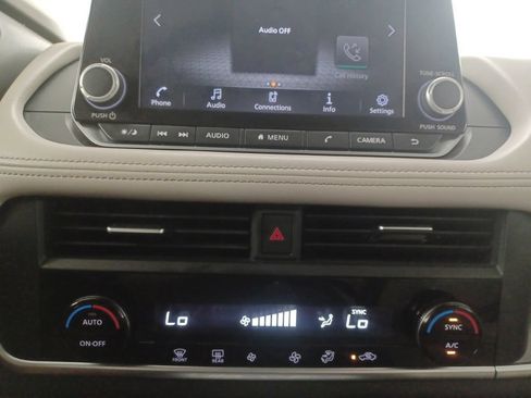 Used 2025 Nissan Rogue SV AWD/4WD image 25