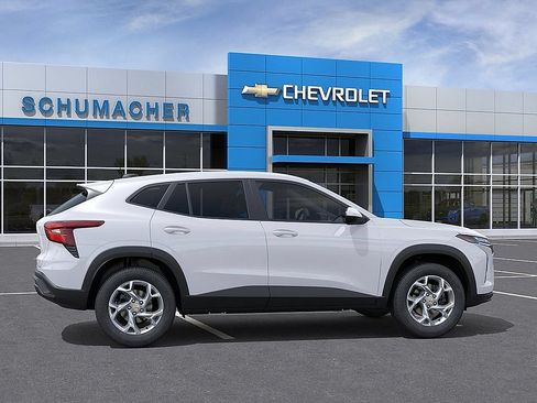 New 2026 Chevrolet Trax LS w/ LS Convenience Package FWD image 5