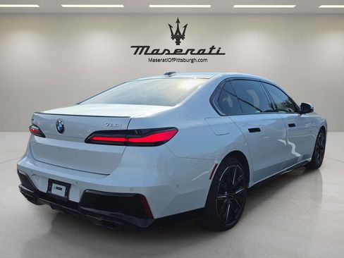 Used 2025 BMW 760i xDrive w/ Premium Package image 5