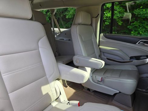 Used 2015 GMC Yukon XL Denali w/ Premium Package RWD image 26