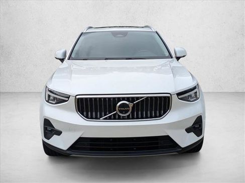 Used 2023 Volvo XC40 B5 Plus w/ Driver Assist Package image 2