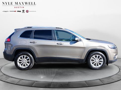Used 2019 Jeep Cherokee Latitude w/ Popular Appearance Group image 16