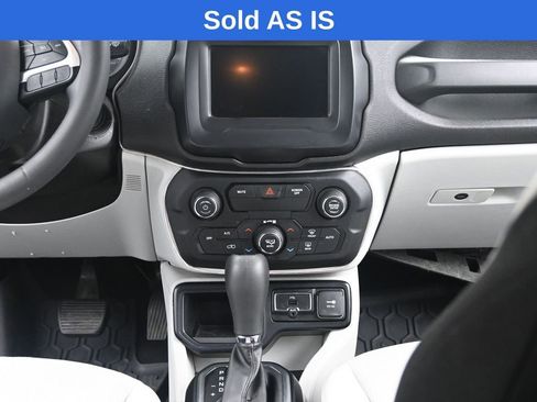 Used 2018 Jeep Renegade Latitude FWD image 25