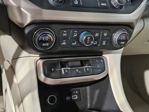 Used 2023 GMC Acadia Denali AWD/4WD image 32