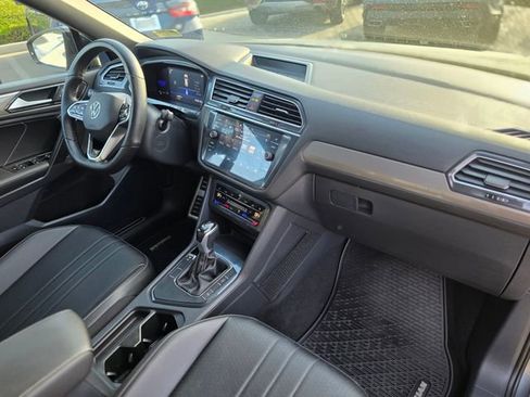 Used 2022 Volkswagen Tiguan SE R-Line FWD image 9
