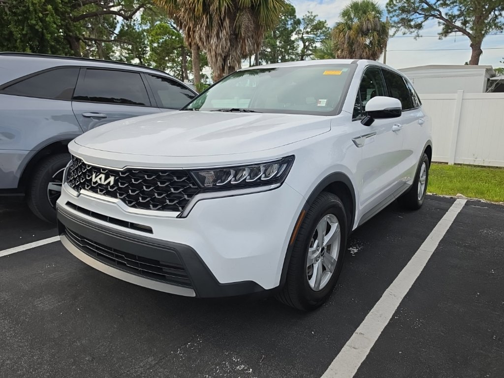 Certified 2023 Kia Sorento LX FWD image 5