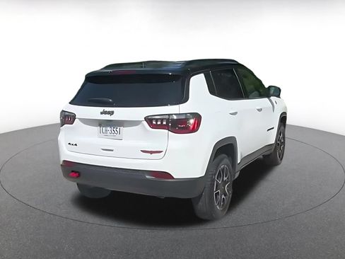 Used 2025 Jeep Compass Trailhawk AWD/4WD image 12
