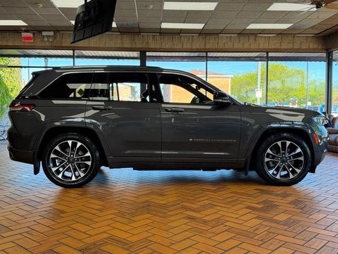 Used 2022 Jeep Grand Cherokee Overland w/ Advanced Protech Group III AWD/4WD image 9
