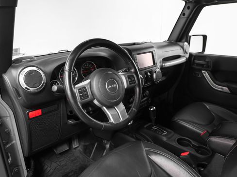 Used 2015 Jeep Wrangler Unlimited Rubicon AWD/4WD image 4