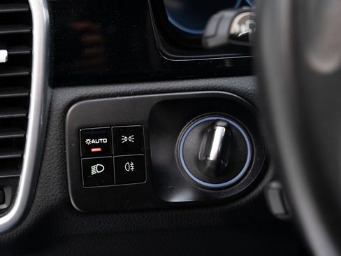 Used 2020 Porsche Cayenne image 27