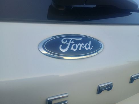 Used 2021 Ford Escape SEL w/ Technology Package image 10