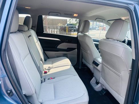 Used 2015 Toyota Highlander Plus FWD image 18