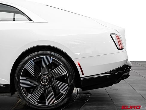 Used 2024 Rolls-Royce Spectre w/ Spectre Launch Package AWD/4WD image 16