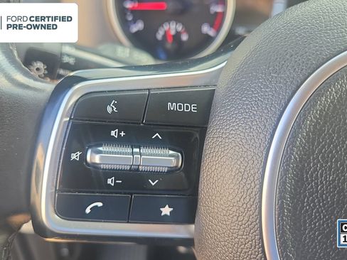 Used 2023 Kia Carnival LX FWD image 17