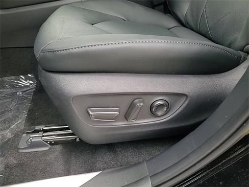 New 2026 Toyota Highlander Platinum image 12