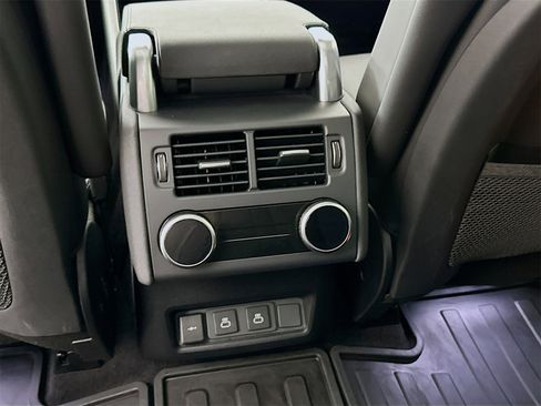 Used 2024 Land Rover Discovery S image 27