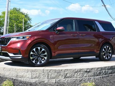Used 2022 Kia Carnival EX FWD image 1
