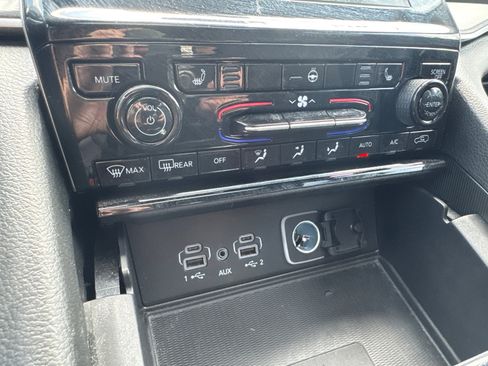 Used 2025 Jeep Grand Cherokee L Laredo w/ Luxury Tech Group I AWD/4WD image 31