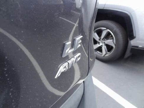 Used 2021 Toyota RAV4 LE image 12