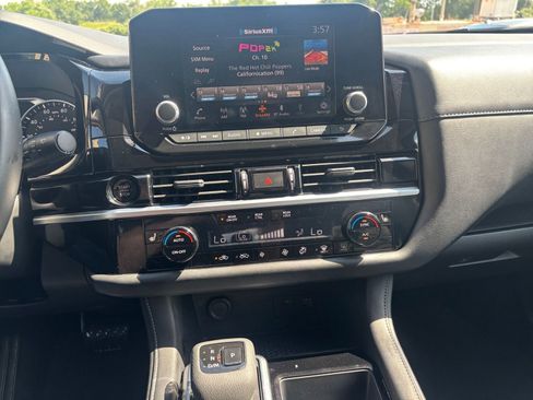 Used 2025 Nissan Pathfinder SV FWD image 17