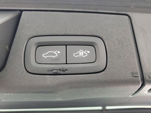 Used 2023 Volvo XC60 B5 Plus w/ Protection Package Premier AWD/4WD image 10