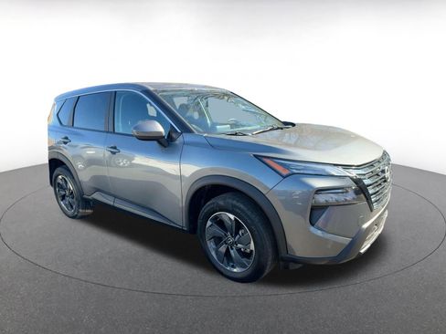 Used 2025 Nissan Rogue SV image 11