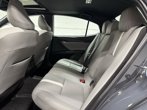 Used 2025 Toyota Camry SE image 18