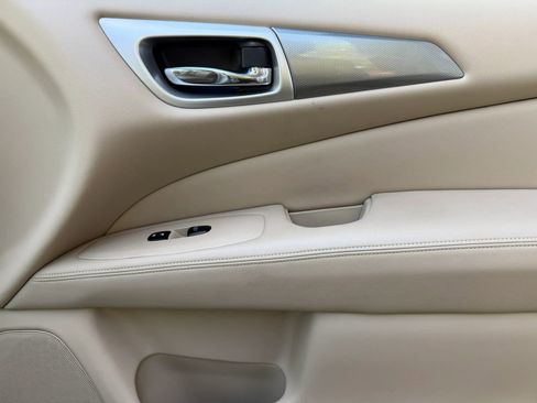 Used 2019 Nissan Pathfinder SL w/ SL Premium Package image 17