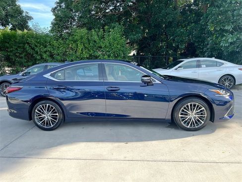 Certified 2025 Lexus ES 300h w/ Premium Package image 8