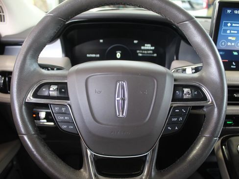 Used 2022 Lincoln Nautilus FWD w/ Premium Package image 21