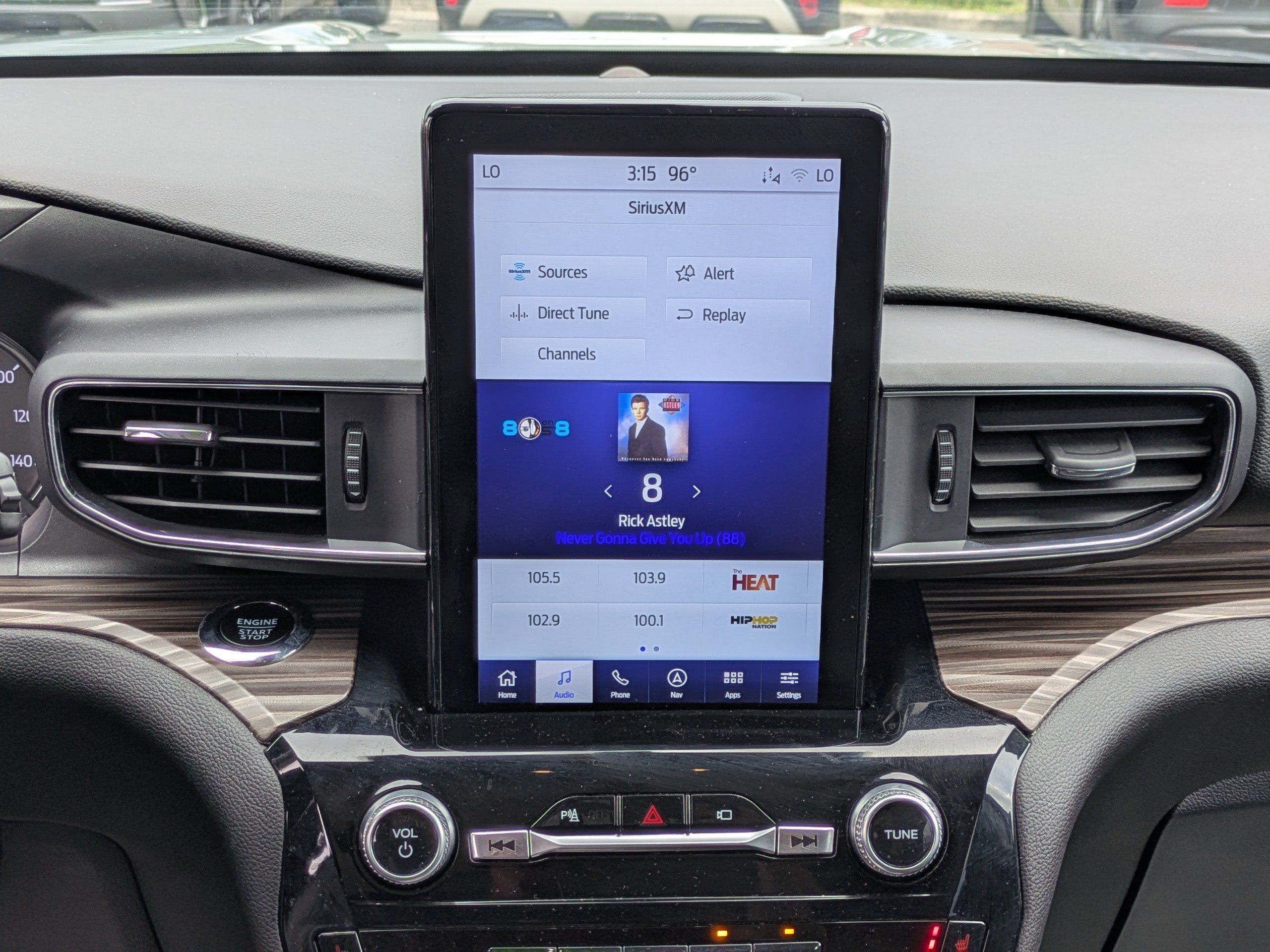 Used 2022 Ford Explorer Limited w/ Limited Technology Package RWD image 17