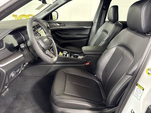 New 2025 Jeep Grand Cherokee Limited image 12