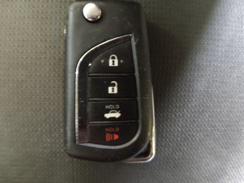 Used 2022 Toyota Corolla LE FWD image 32