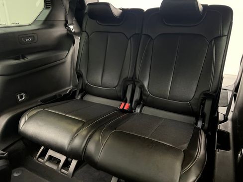 Used 2024 Jeep Grand Cherokee L Limited w/ Luxury Tech Group II image 35