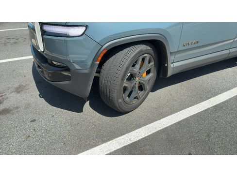 Used 2026 Rivian R1S Premium AWD/4WD image 11