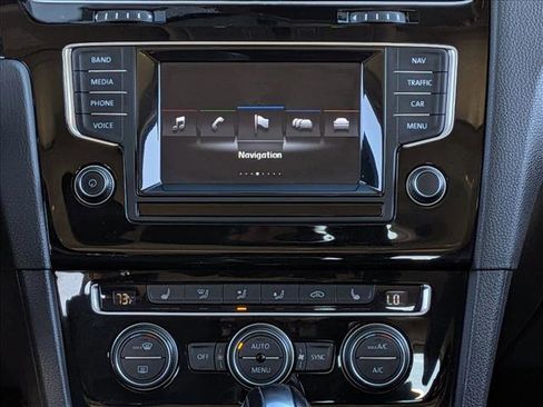 Used 2015 Volkswagen Golf S image 15