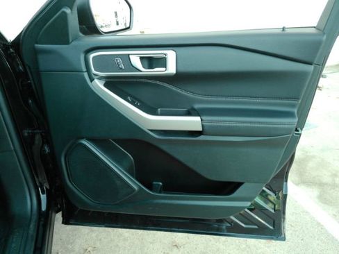 Used 2024 Ford Explorer XLT image 19