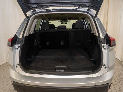 Used 2024 Nissan Rogue SV image 5